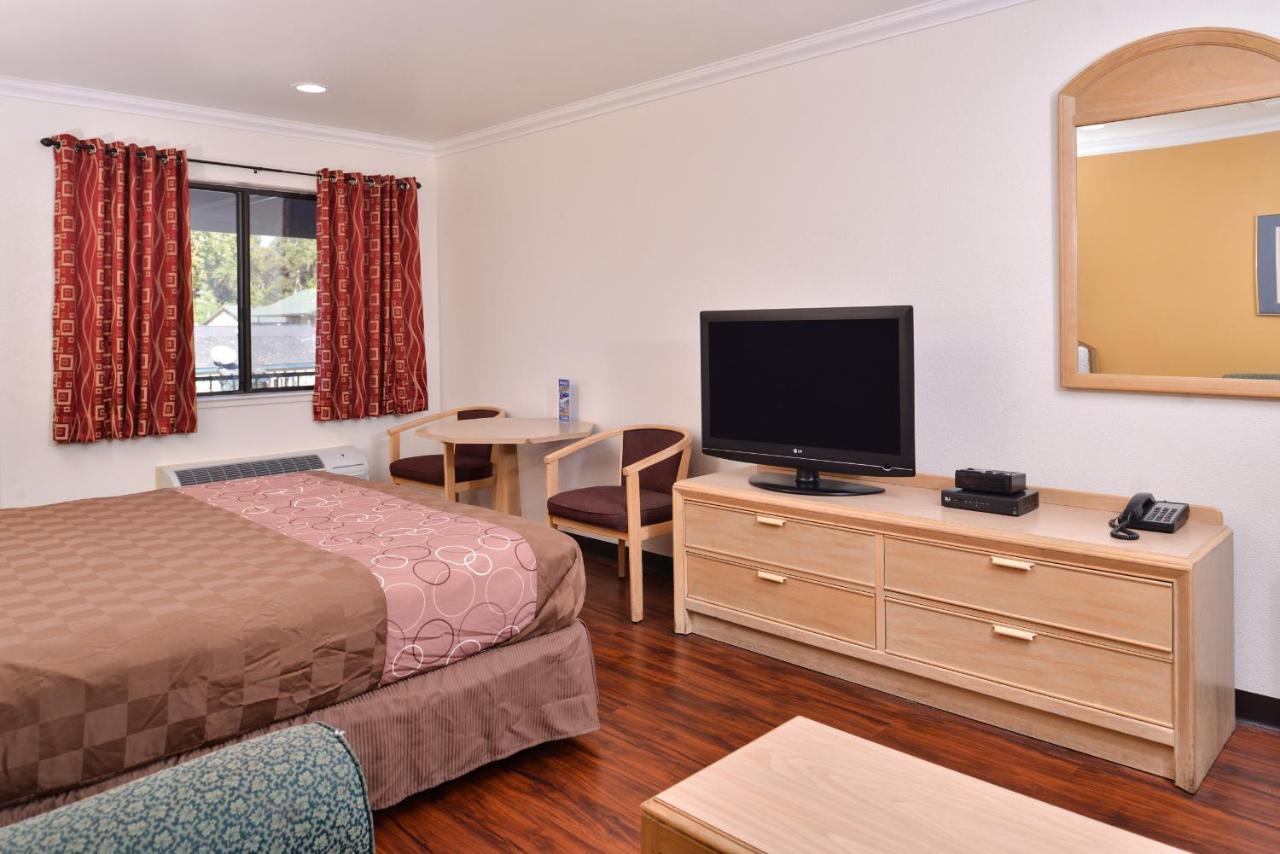 Americas Best Value Inn And Suites קלירלייק מראה חיצוני תמונה
